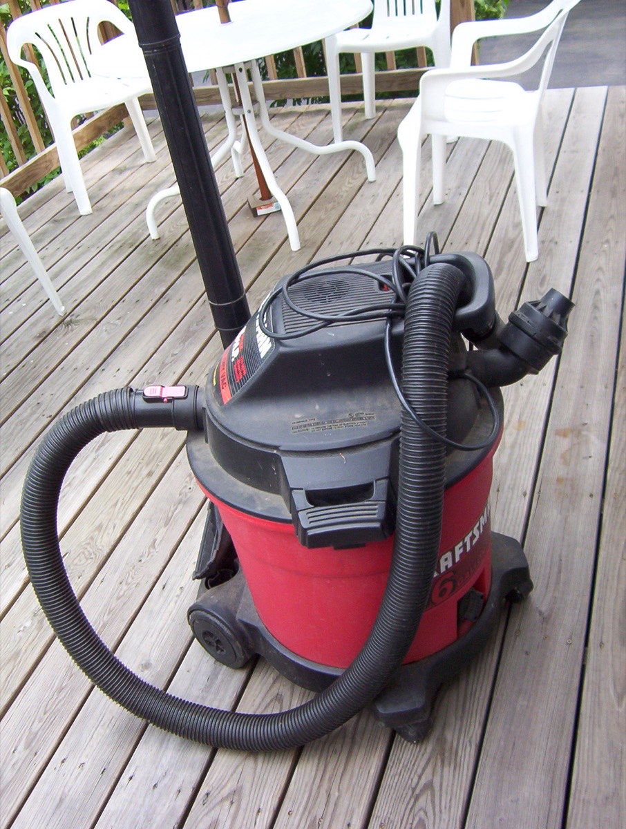 Wet/dry shop vacuum used to extract standing water after a washing machine flood